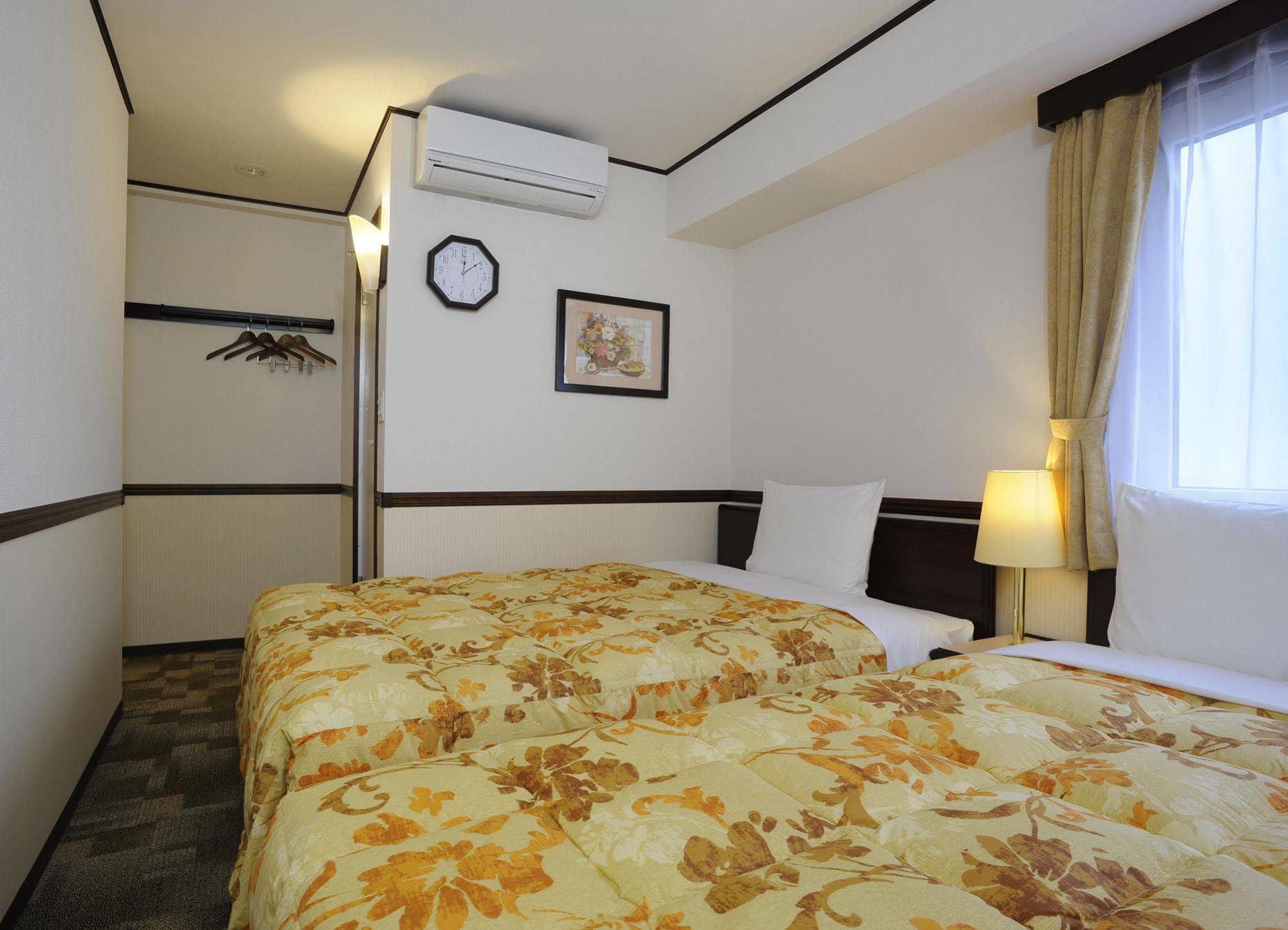 Toyoko Inn Kobe Sannomiya No.2 Exteriör bild
